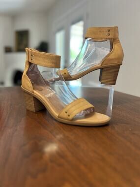 Frye and Co. Zaki Tan Faux Leather Heeled Sandals Zipper Heel Women’s Size 10M